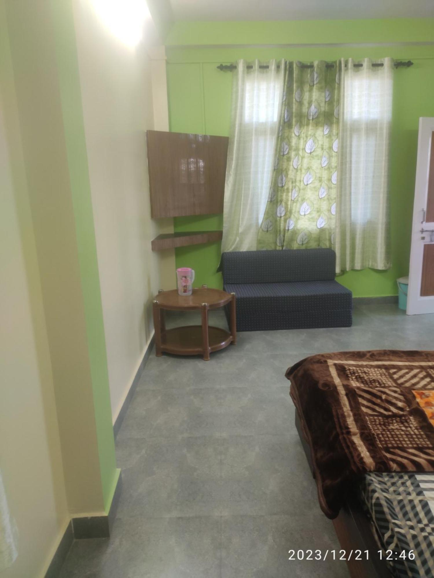 Tree Valley Homestay Chail Exteriér fotografie